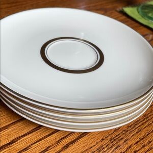 The Heirloom Collection White Saucer Plates (Set of 4)